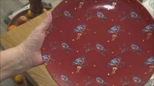 Рисунки. Новогодняя посуда. Рабочий стол. За деревьями.  08.10.2025