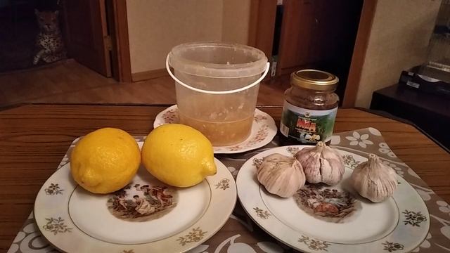 МЁД + ЧЕСНОК + ЛИМОН = СПАСИТЕЛЬНЫЙ ЭЛИКСИР ДЛЯ ОРГАНИЗМА.