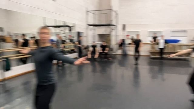 ВРАЩЕНИЯ-ИГОРЬ РАМАЗАН СЕРГЕЙ И ЖЕНЯ ВЛЕВО смотреть онлайн