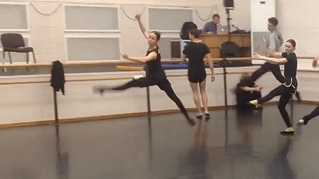 ЖЕТЕ АН ТУРНАНТ ЛИАНА смотреть онлайн