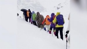 Все путешественники и проводники, которые оказались в ловушке на Эвересте, благополучно сошли с горы