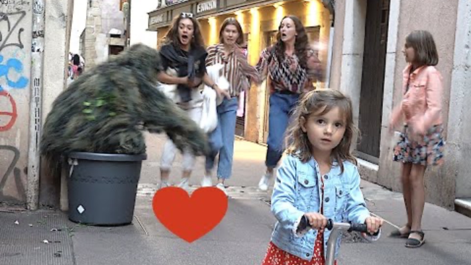 AVA & CLARA, 2 FRIENDS THAT WILL NEVER FORGET BUSHMAN. BEST REACTIONS смотреть онлайн