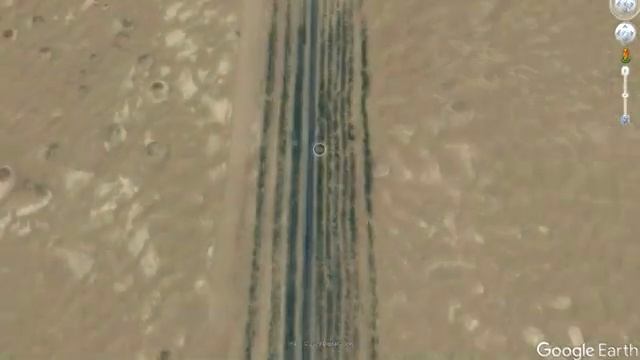 Для чего китайцы построили 446 км трассы посреди безлюдной пустыни? Уникальное Таримское шоссе. смотреть онлайн