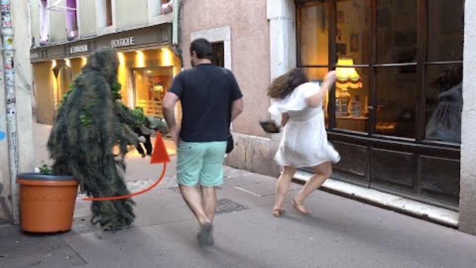 BUSHMAN SCARE PEOPLE WITH ZOMBIE BABY UNBELIEVABLE REACTIONS смотреть онлайн