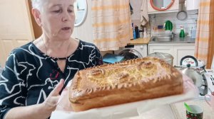 "Жизнь на пенсии".. Испекла пирог и пошла поздравлять внука.