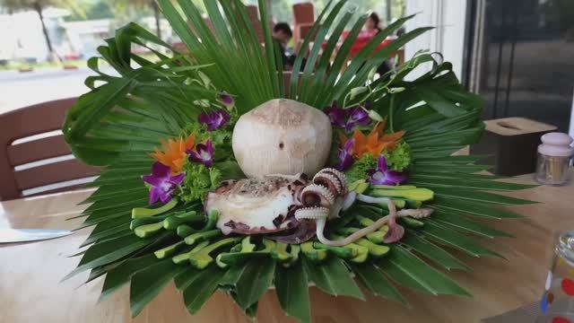 ГИГАНТСКАЯ КАРАТКА Вьетнамская уличная еда смотреть онлайн