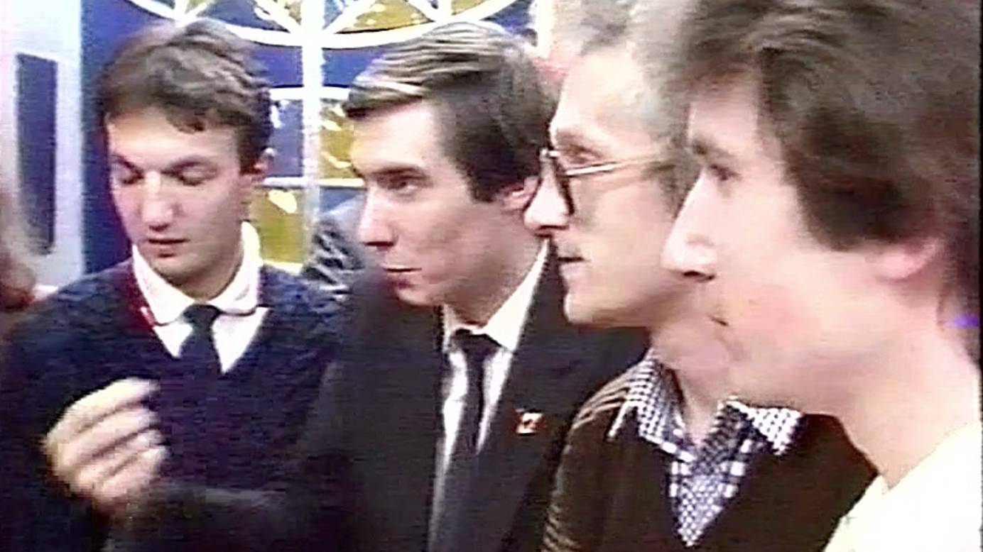 "Барды делятся только своей болью, а не берут нашу. Они очень далеки от современных проблем?" смотреть онлайн