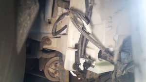 Вытекает омывающая жидкость Форд Фокус 3 причина проста