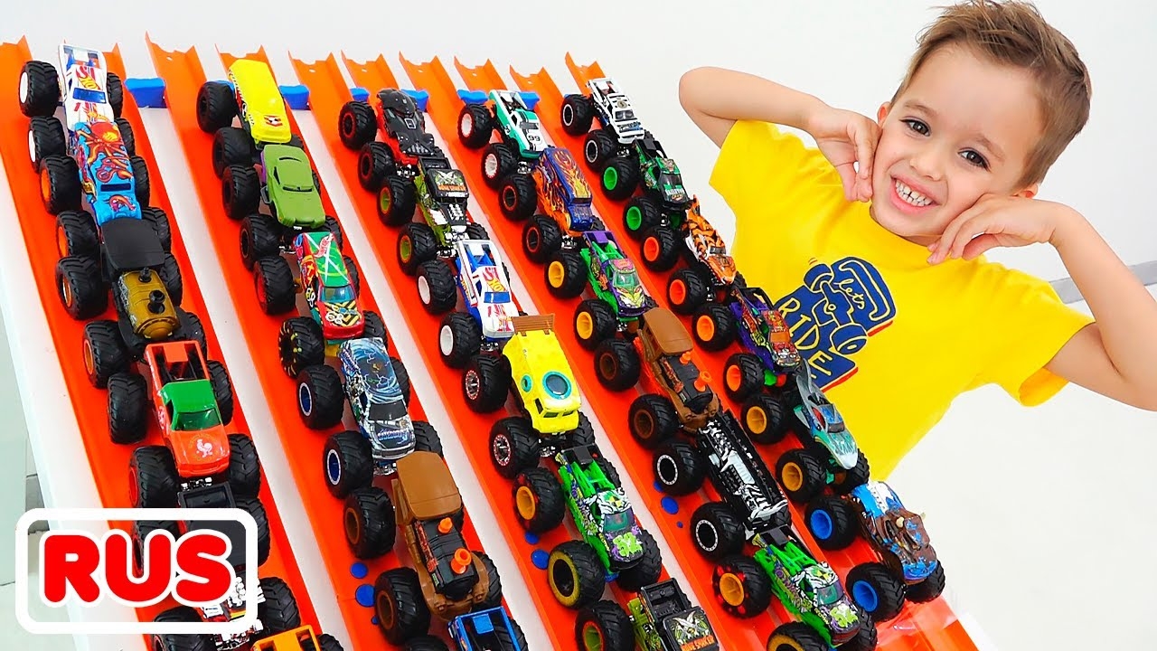 Дети играют с игрушечными машинками Hot Wheels! Видео от Влада и Ники! смотреть онлайн