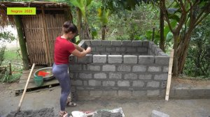 Дорис 43. Дорис строит емкость для воды из халоблоков.