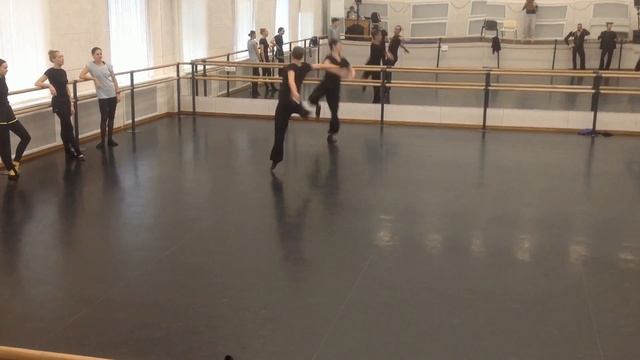 ФУЕТЭ С РОНДОМ смотреть онлайн