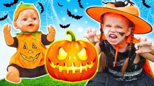 Сладость или гадость? Майя делает угощения для своих игрушек