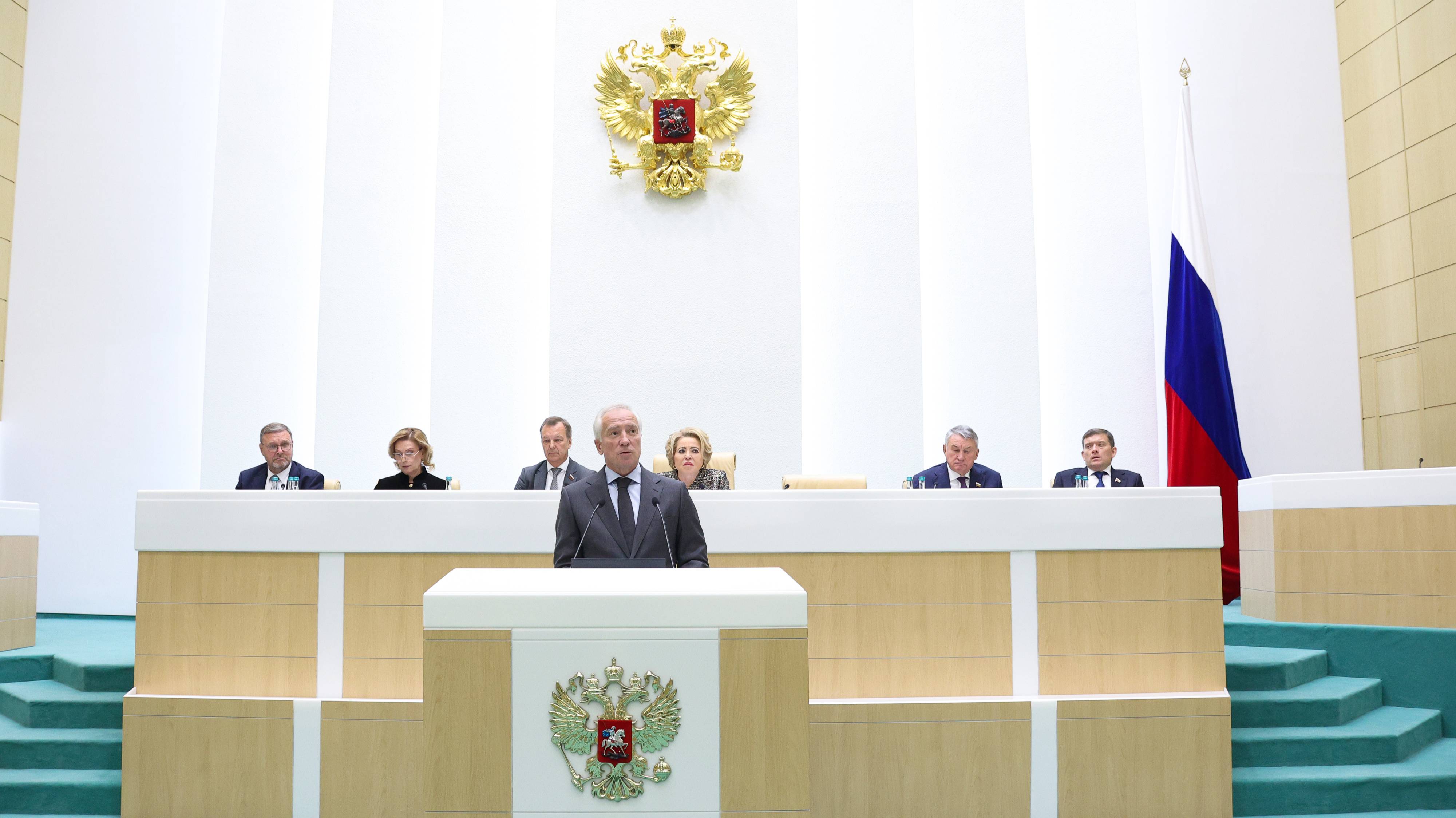 Сенаторы обсудили формирование промышленного кластера на территории Томской области смотреть онлайн