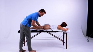 НАЧИНАЕМ МАССАЖ С ЯГОДИЧНЫХ МЫШЦ