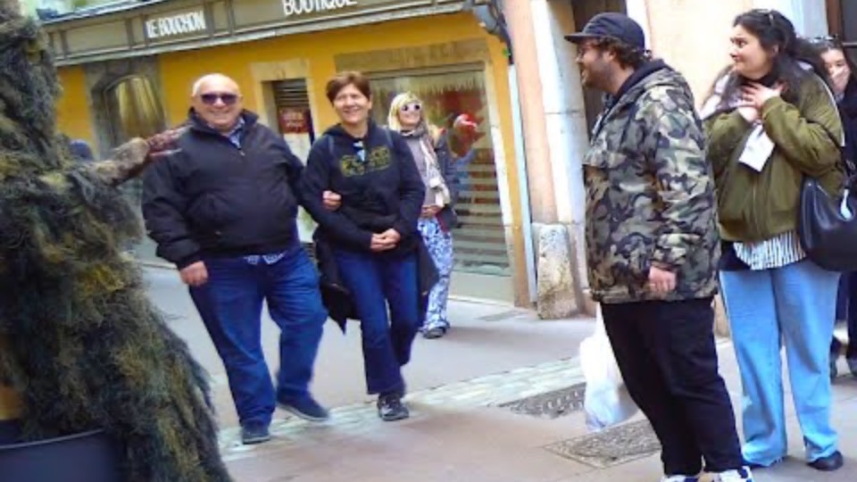 EPIC REACTIONS. (SHE HAD NO IDEA I WAS THERE).BUSHMAN PRANK смотреть онлайн