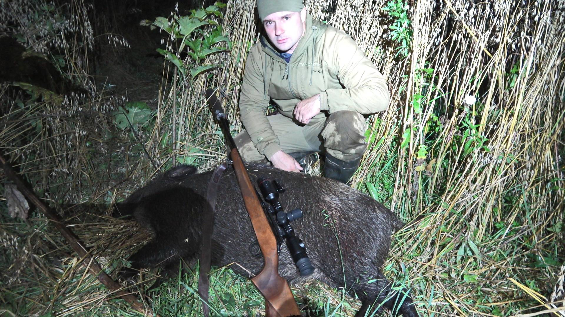 ОХОТА НА КАБАНА С ПОДХОДА. ВЫСТРЕЛ НА 170 МЕТРОВ. смотреть онлайн