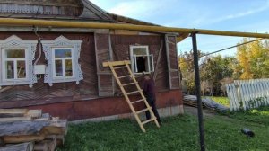 Урааа вывезли мусор! Обшили завалинку.