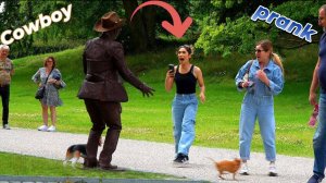 Они не ожидали, что памятник живой!