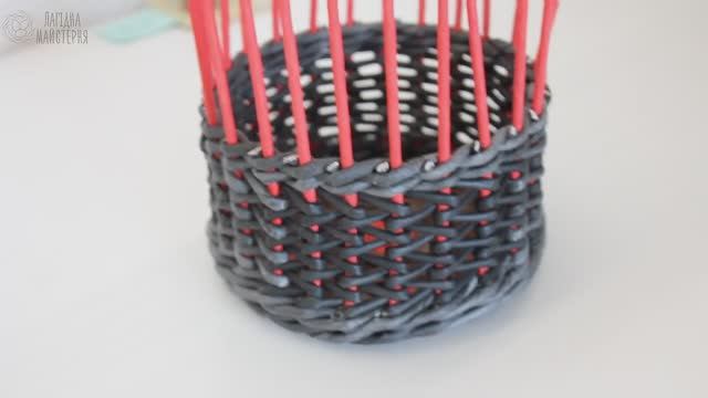 Японское послойное плетение из газетных трубочек смотреть онлайн