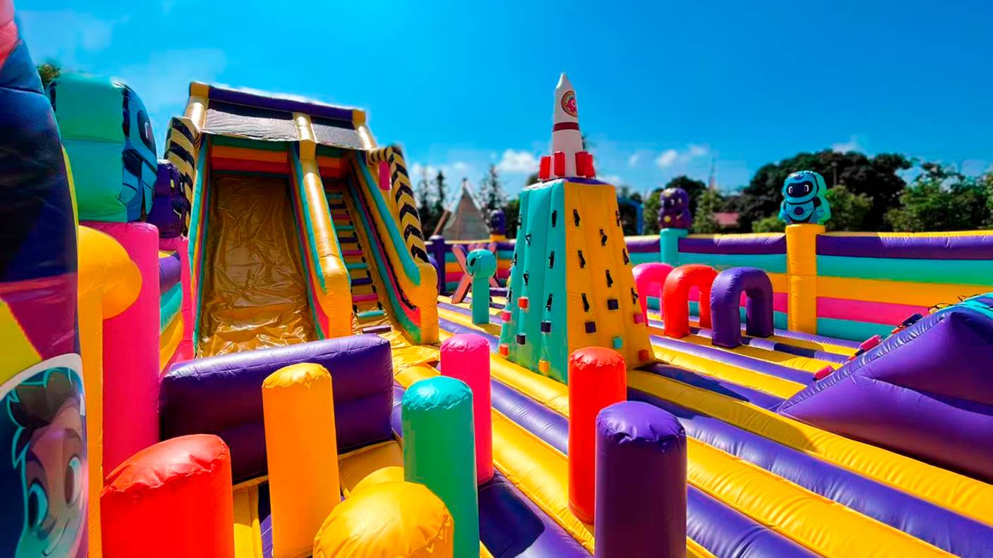 Коммерческий надувной батут «Космический калейдоскоп», 16*8,5*6 м смотреть онлайн