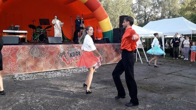 Санкт-Петербург, очаровательный пригород Павловск. Танцуют все. Осенний фестиваль "Кофе и Джаз". смотреть онлайн