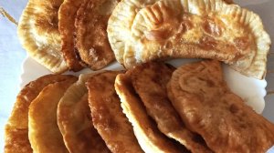 ЧЕБУРЕКИ ИЗ ТЕСТА С УКСУСОМ, ХРУСТЯЩИЕ И ПУЗЫРЧАТЫЕ
