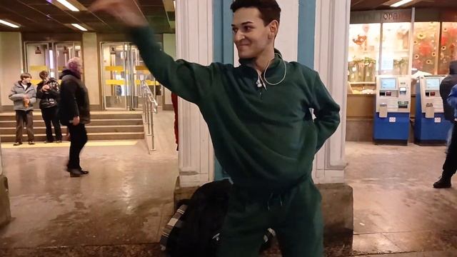 ТАНЦОР САША ТАНЦУЕТ С ПАШЕЙ НАБЕРЕЖНАЯ КАНАЛА ГРИБОЕДОВА смотреть онлайн