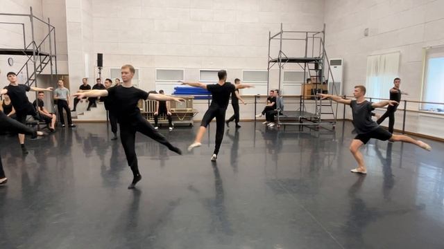 АДАЖИО НА СЕРЕДИНЕ смотреть онлайн