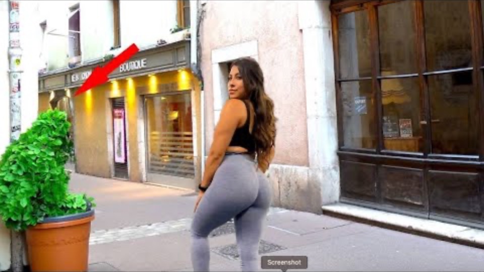 BUSHMAN PRANKS, NIGHT SCARE IN FRENCH CITY OF ANNECY смотреть онлайн