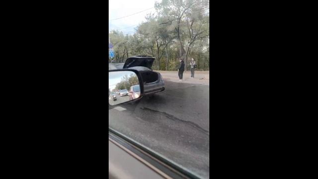 Mercedes сгорел на улице Большой смотреть онлайн