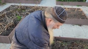 Копаем картошку,закрываем огород.