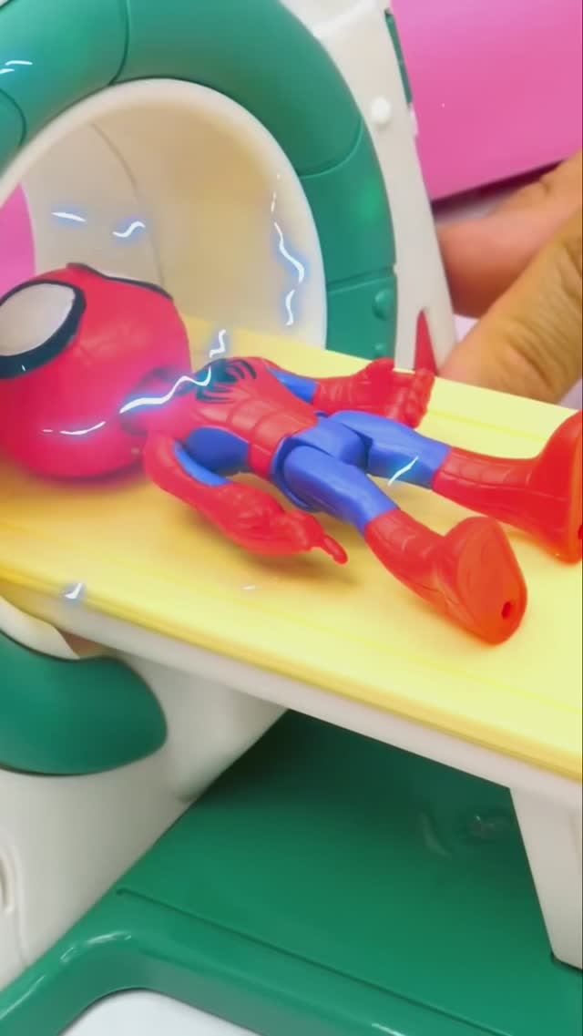 Человек-паук в Мегаклинике! 🚑 #весело #человекпаук #игрушкидлядетей смотреть онлайн