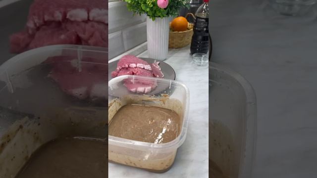 Отбивные с луковой подливой смотреть онлайн