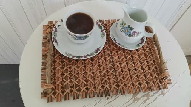 Оригинальный поднос или подставка из бумажных трубочек. ИДЕЯ для прямоугольного дна или крышки. смотреть онлайн