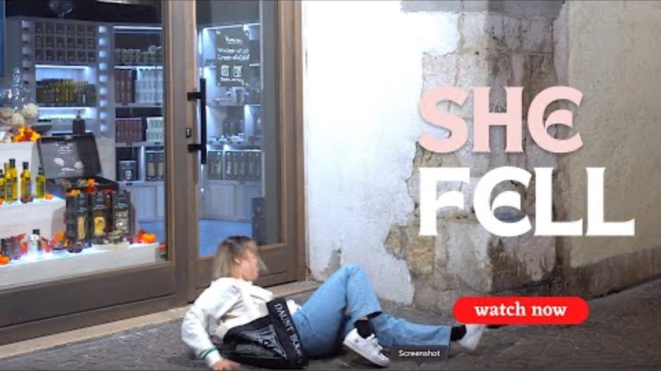 EPIC BUSHMAN PRANK NIGHT SCARES,( SHE FELL DOWN) смотреть онлайн