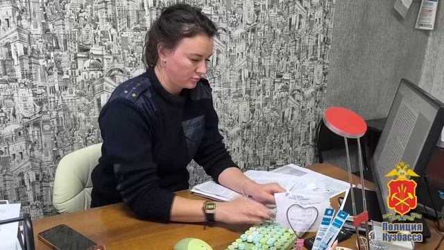 В Анжеро-Судженске полицейские задержали курьера-мошенника, который похитил около полумиллиона смотреть онлайн