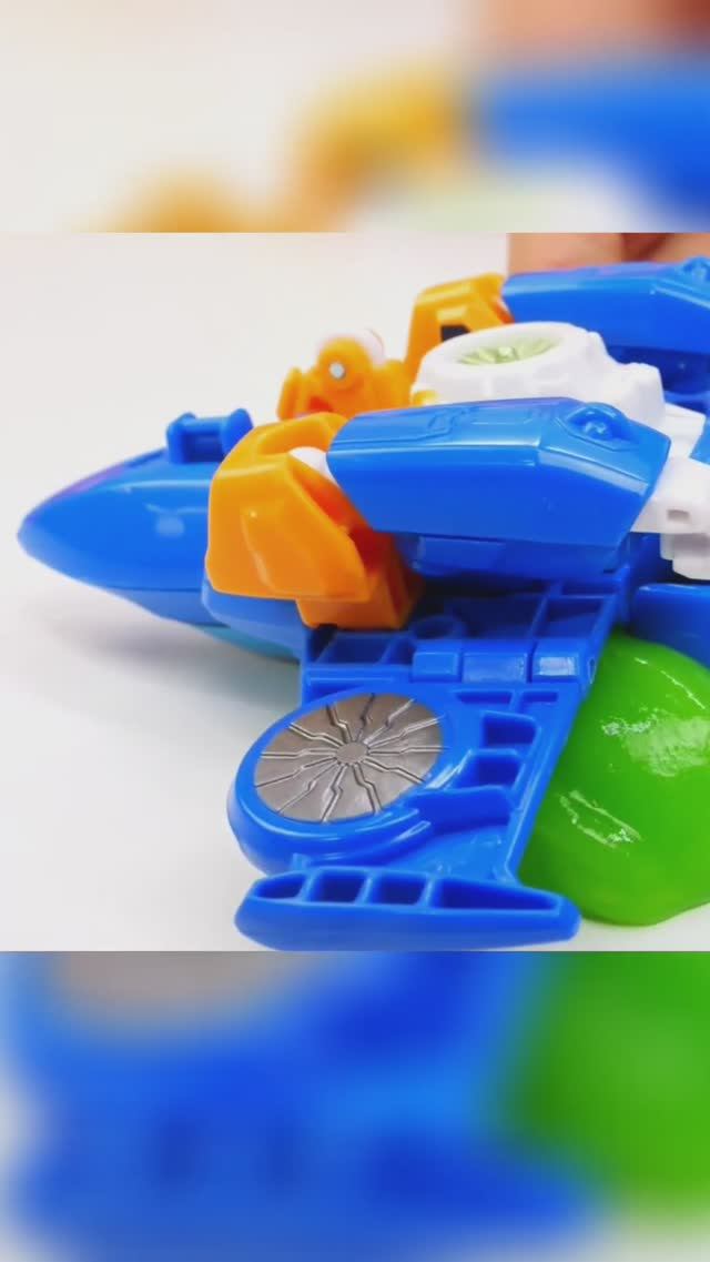 Трансформер прилип! 😱 Игры для детей #весело #трансформеры #игрушкидлядетей смотреть онлайн