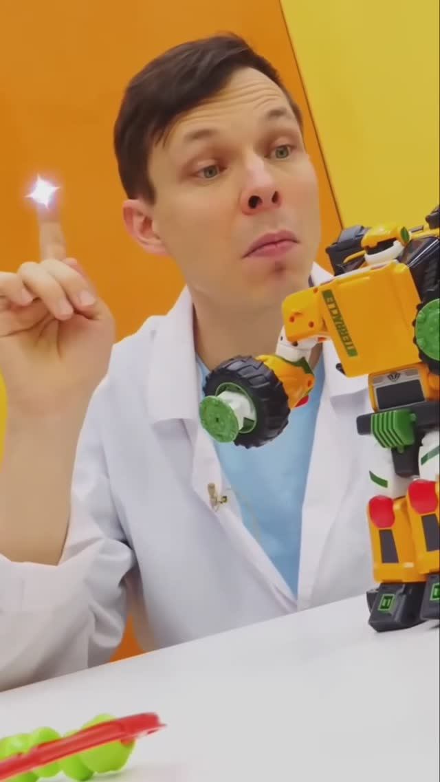 Мазь от ушибов! 👨⚕️ Игры для детей #весело #трансформеры #игрушкидлядетей смотреть онлайн