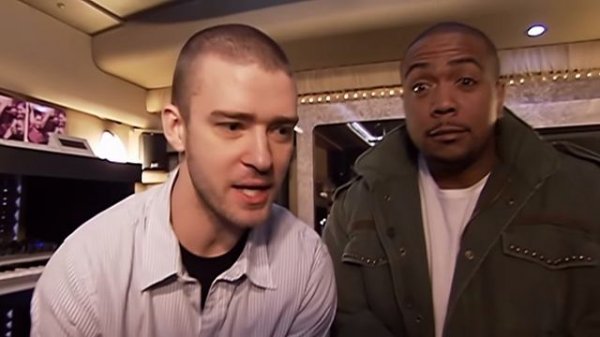 Джастин Тимберлейк Тимбалэнд и Нелли Фуртадо поют песню give it to me