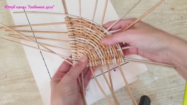 Треугольное дно угол 90 градусов из газетных трубочек. Канал Любимое дело смотреть онлайн