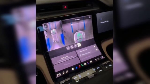 Charging process at the 2026 Porsche Cayenne Electric Wireless Charging Station PORSCHE-UPGRADE.RU смотреть онлайн