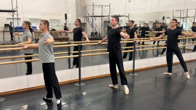 Батман ТАНДЮ в позах смотреть онлайн