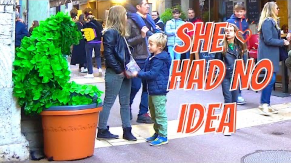 BUSHMAN PRANK. WATCH BEST SCARES IN (FRANCE) смотреть онлайн