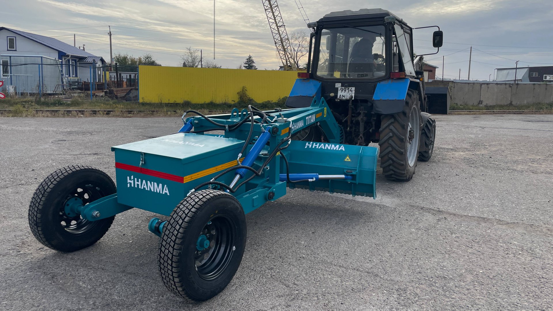 Демонстрация работы механизмов прицепного грейдера HANMA TITAN