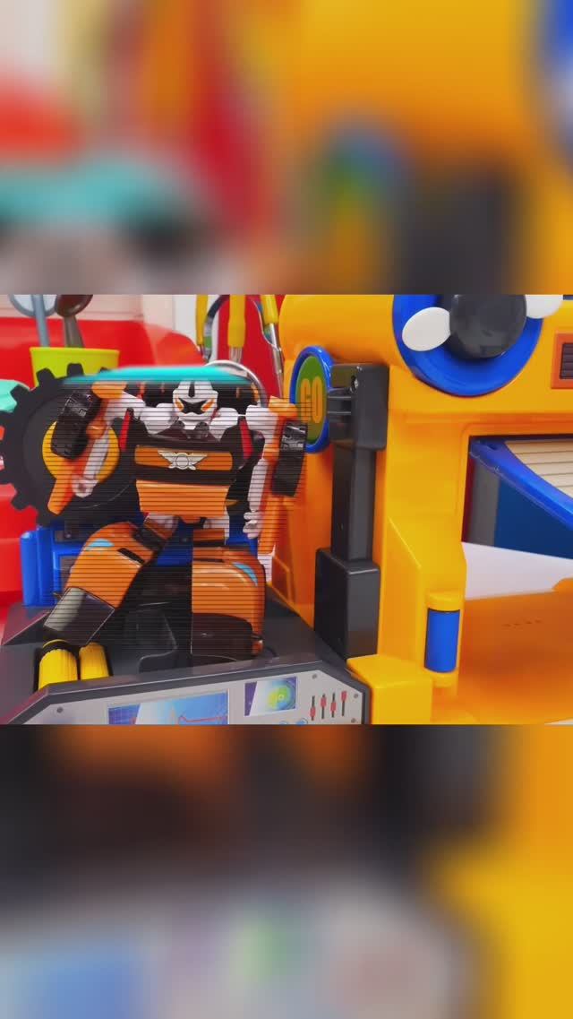 Сканируем трансформера! 🤖 Игры для детей #весело #трансформеры #игрушкидлядетей смотреть онлайн