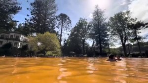 Мы в уникальном термальном источнике, который 200 лет назад создал один человек)