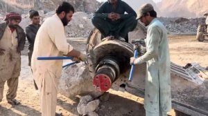 Ремонт камнедробилки. Пакистан