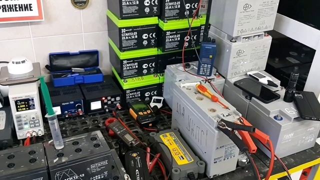 КУЛОН 830, разряды по ГОСТ нескольких AGM 38 Ач, 2008 года выпуска. Вскрытие, долив, Заряд, Разряд. смотреть онлайн