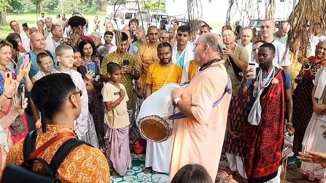 2025.10.09 01 Indradyumna Swami kirtan смотреть онлайн