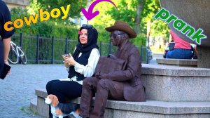 Даже родители в восторге от реакции детей на живой памятник!